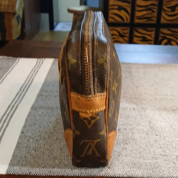 Louis Vuitton Brown Monogram Clutch bag - Picture 3 of 16